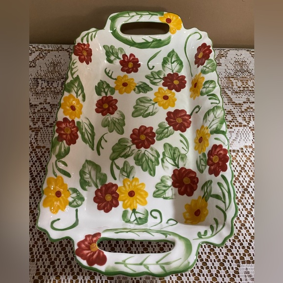 Temptations by Tara. Floral embroidery. 16 x 9 x 3”Presentable tableware. - Picture 1 of 8